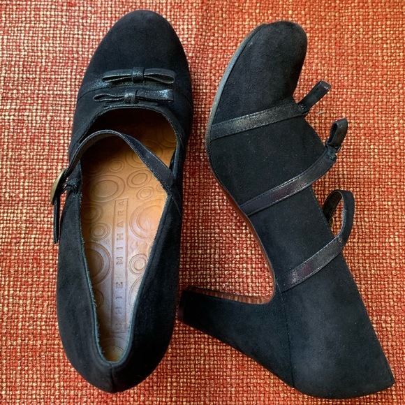 Chie Mihara Black Suede Strap Close Top Pump Heels Size 40 - Picture 16 of 17